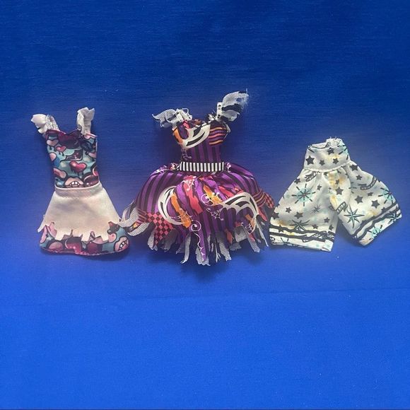 monster high Toys Monster High Dolls Outfits Poshmark